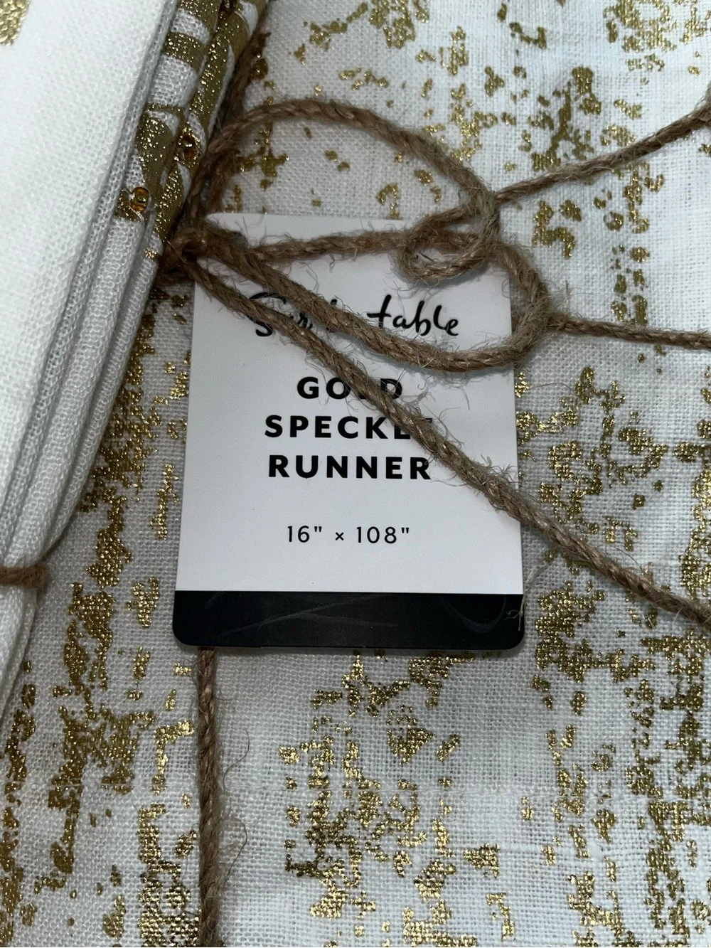 Sur La Table Gold Splatter Runner & Napkin Set (8).